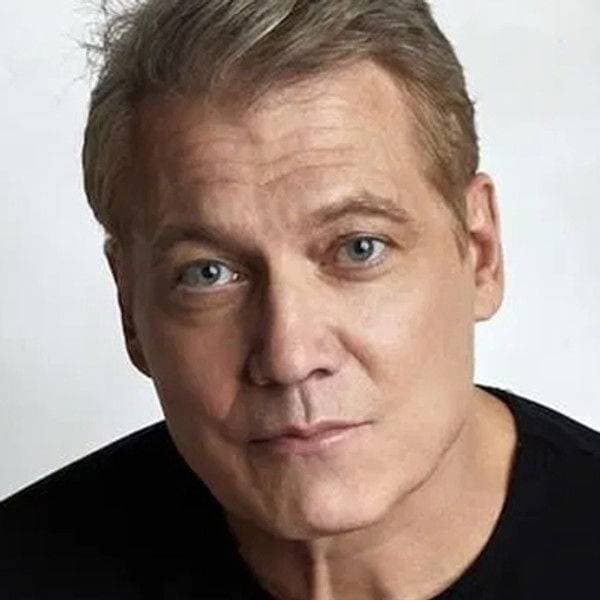Holt McCallany