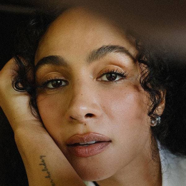 Aurora Perrineau