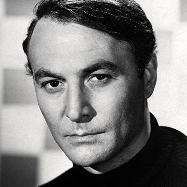 Robert Loggia